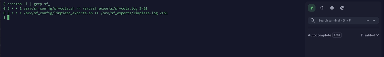 Crontab de un VPS filtrado con grep mostrando el rastreo semanal programado de Screaming Frog y la limpieza diaria de exports