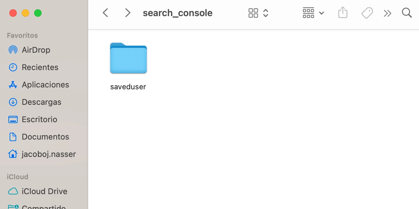 Carpeta saveduser dentro de search_console en macOS, la misma estructura que la de GA4 pero con las credenciales de Google Search Console