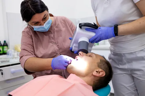 Toma lateral de una exploración a un paciente adulto