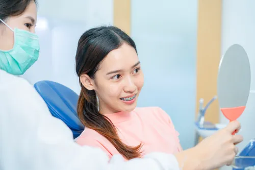 dental-paciente-espejo-sonrisa-217