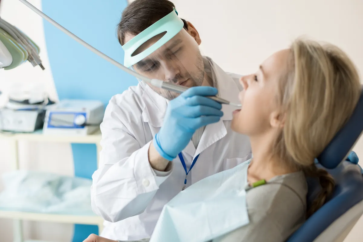 dental-salud-bucal-mujer-181-hero