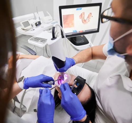 dental-tecnologia-moderna-procedimiento-184