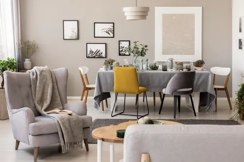Interiorismo cómodo con la mesa de comedor como protagonista