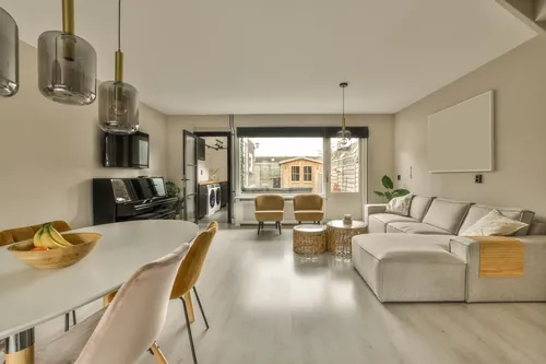 Salón amplio con la zona de comedor integrada al fondo